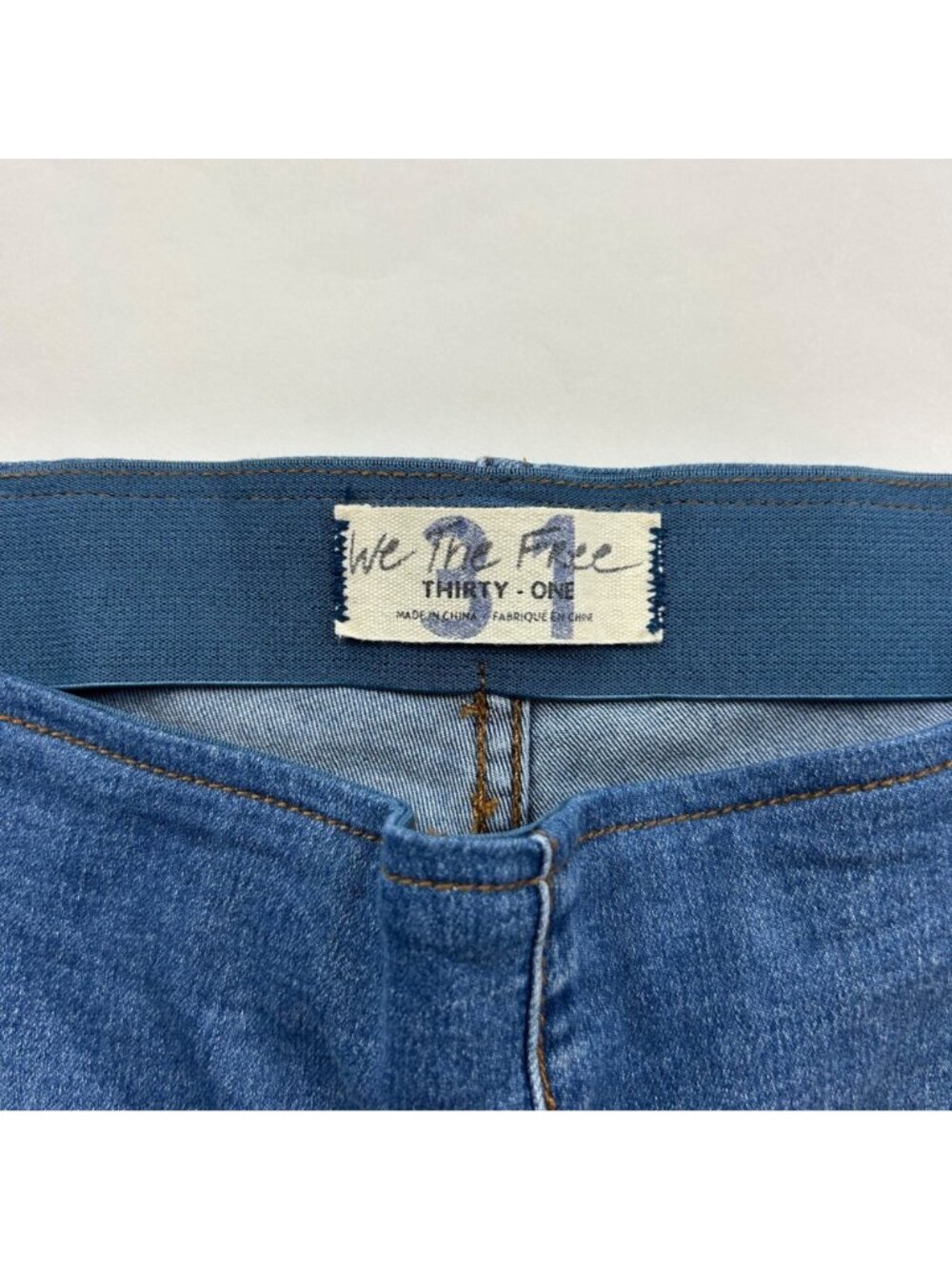LONG We the Free People Medium Wash Stretch Denim Pull On Flare Jeans 31 - Picture 3 of 6